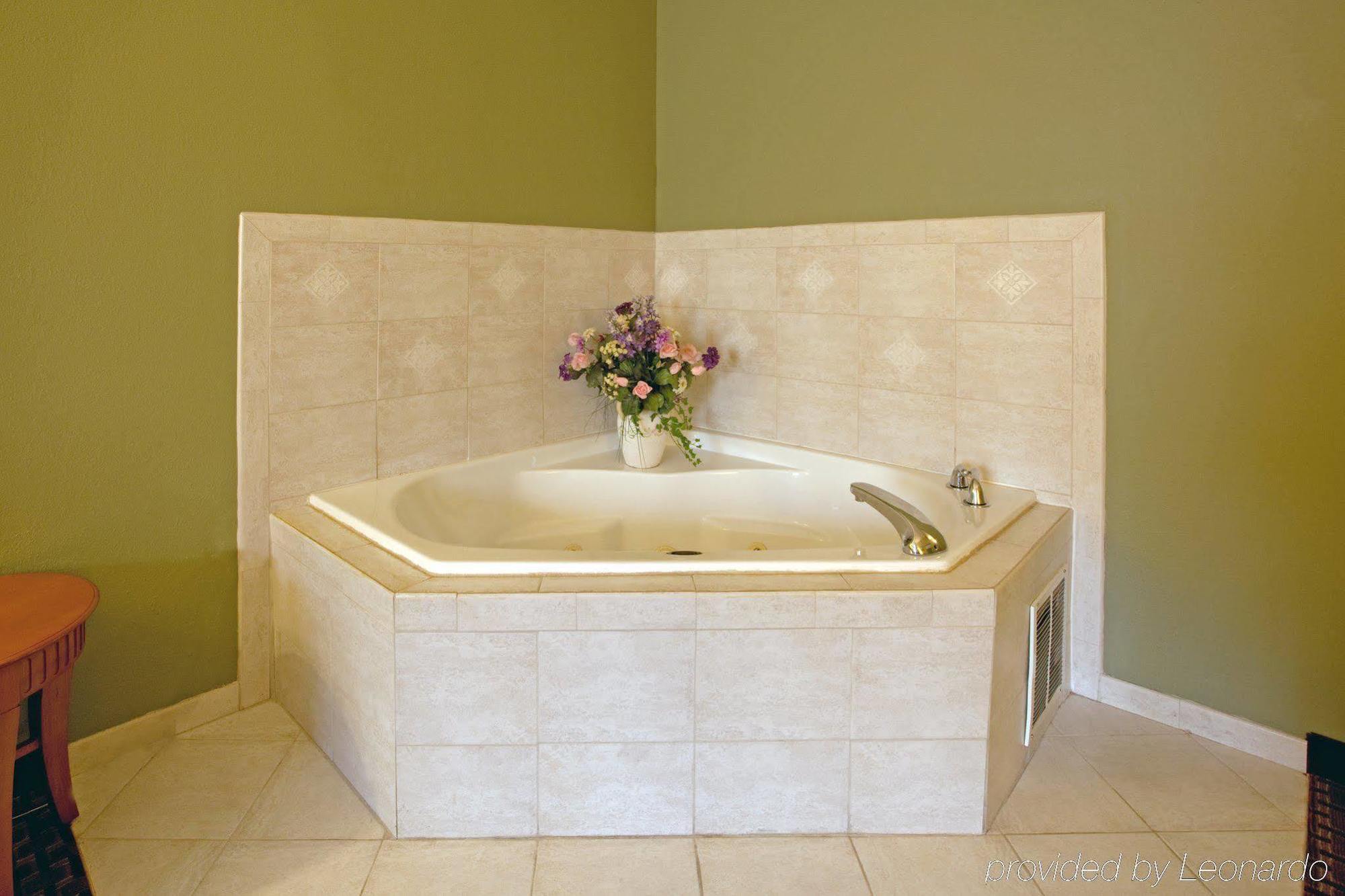 Holiday Inn Express & Suites Charlotte Arpt-Belmont By Ihg Pokoj fotografie