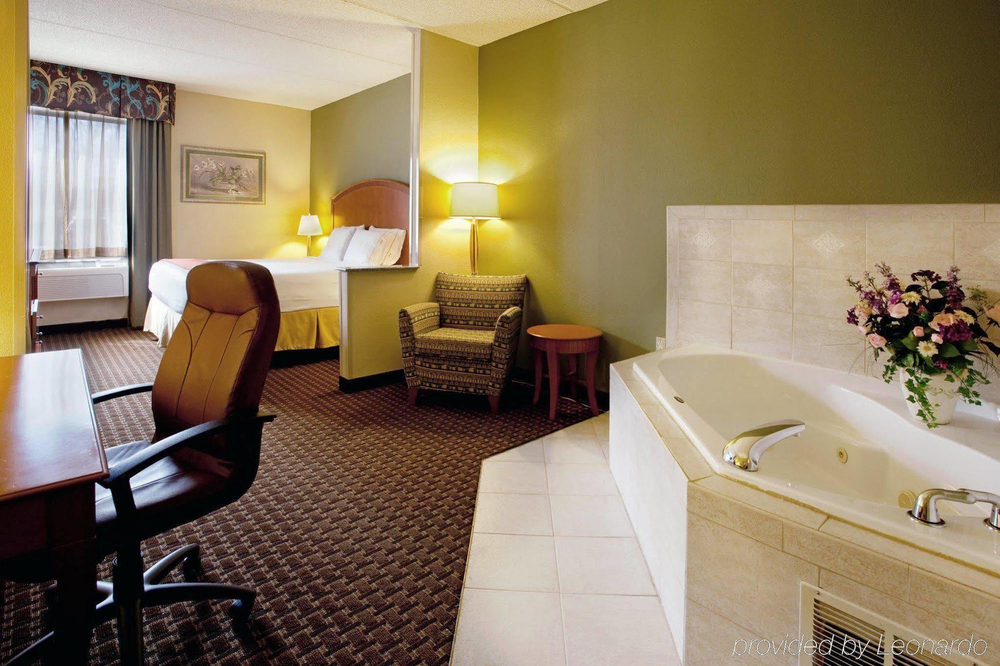 Holiday Inn Express & Suites Charlotte Arpt-Belmont By Ihg Pokoj fotografie